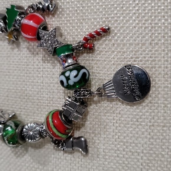 Willabee & Ward December Merry Christmas charm bracelet silver red and green - Picture 5 of 12